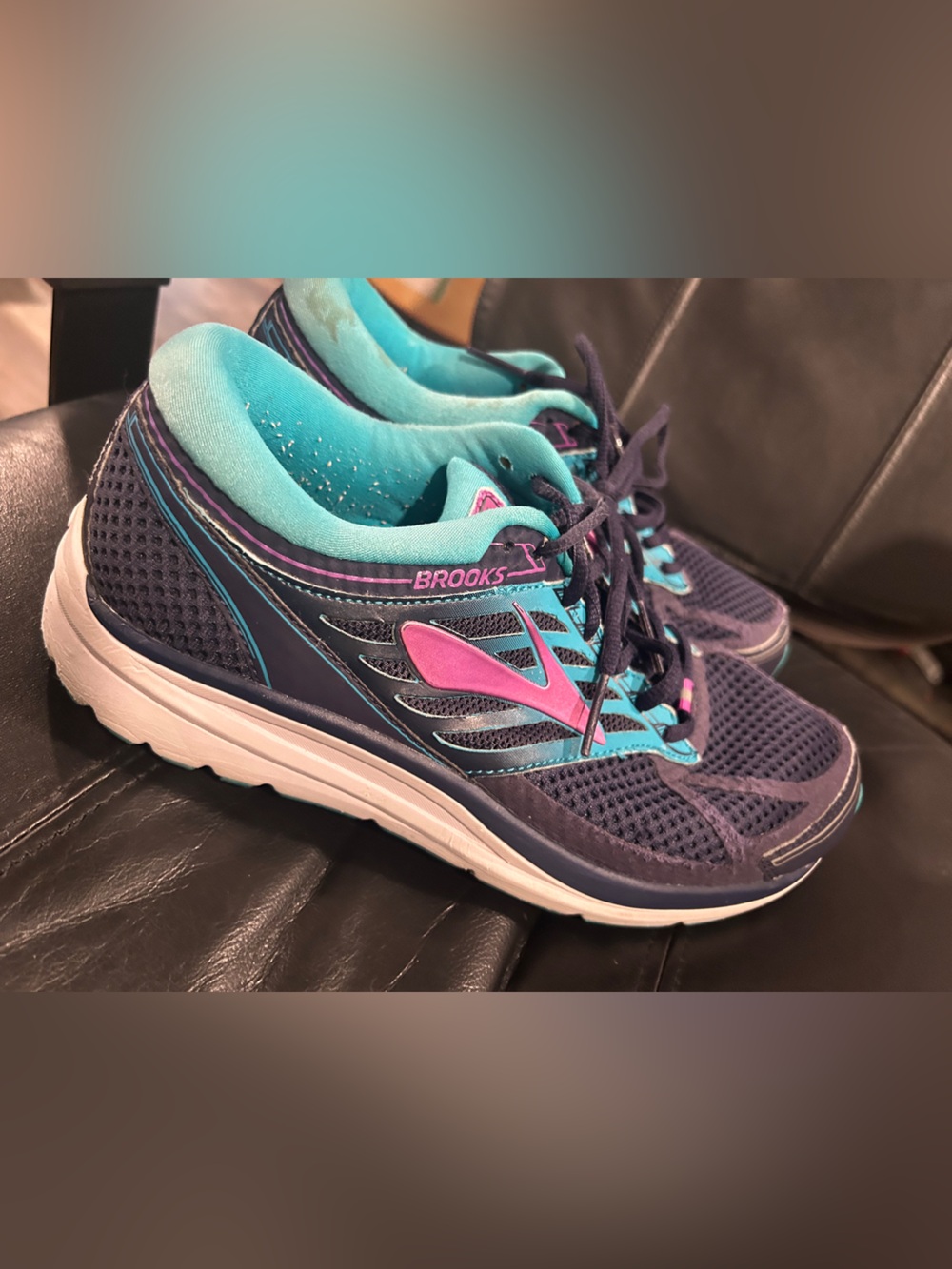 Brooks Women’s Navy Sneakers with Teal Lining and Pink Accents size 10W